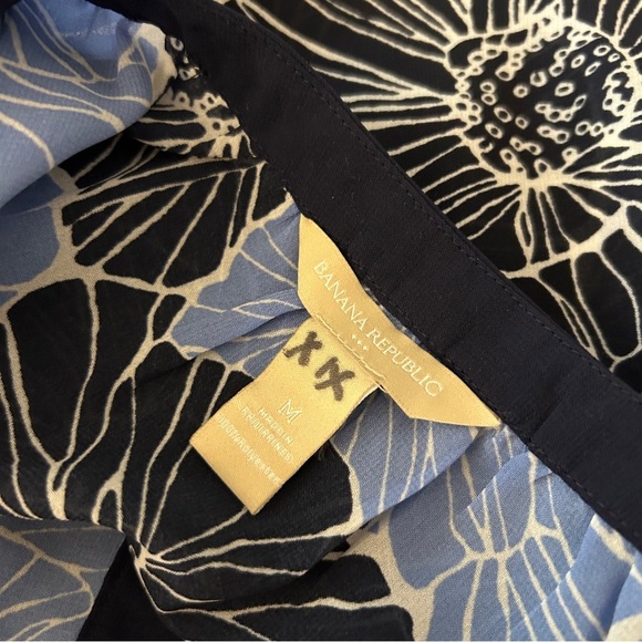 ❤️ Banana Republic Blue and Black Floral Blouse Size M - Picture 5 of 6